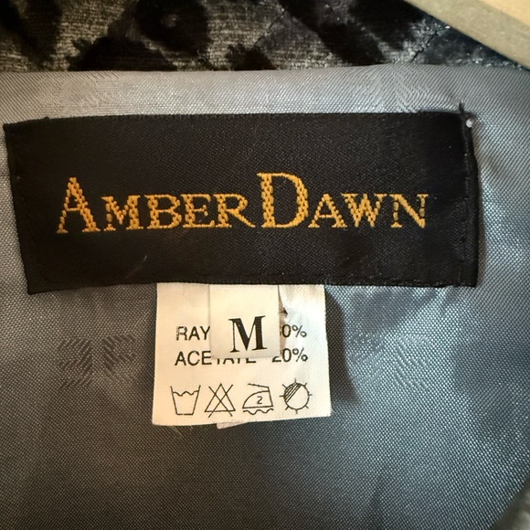 Vintage Amber Dawn quilted butterfly coat 🦋
Gorgeous addition to your wardrobe! - Picture 5 of 5